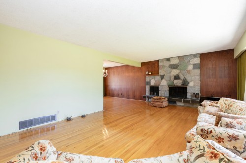 945 Lillian Street, Coquitlam, BC 