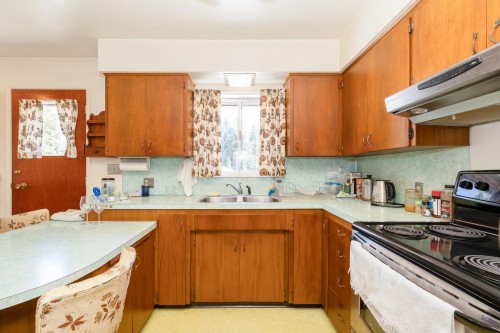 945 Lillian Street, Coquitlam, BC 