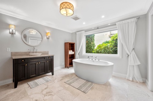 2327 Westhill Drive, West Vancouver, BC 