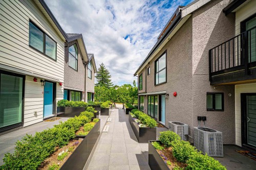 7359 Oak Street, Vancouver, BC 