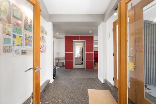 2433 Mathers Avenue, West Vancouver, BC 