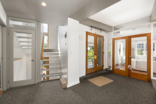 2433 Mathers Avenue, West Vancouver, BC 