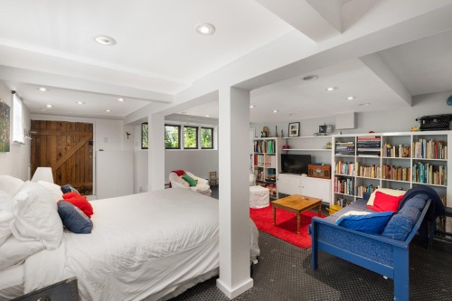 2433 Mathers Avenue, West Vancouver, BC 