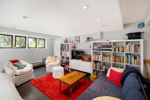 2433 Mathers Avenue, West Vancouver, BC 