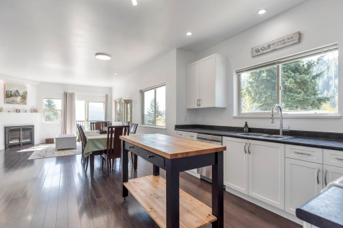 931 Rivendell Drive, Bowen Island, BC 