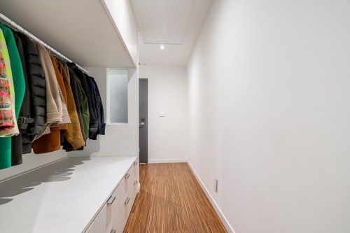 211-36 Water Street, Vancouver, BC 