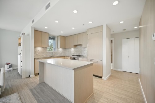 212-9233 Odlin Road, Richmond, BC 