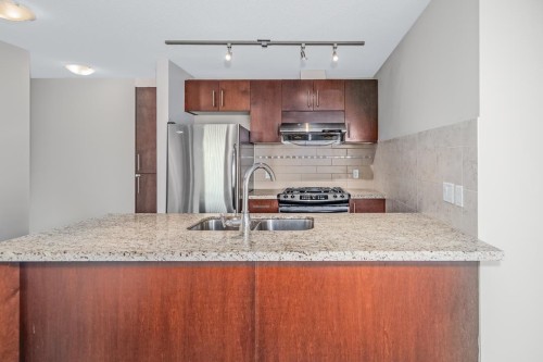 901-8288 Lansdowne Road, Richmond, BC 