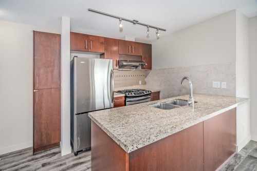 901-8288 Lansdowne Road, Richmond, BC 