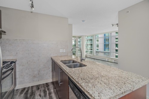 901-8288 Lansdowne Road, Richmond, BC 