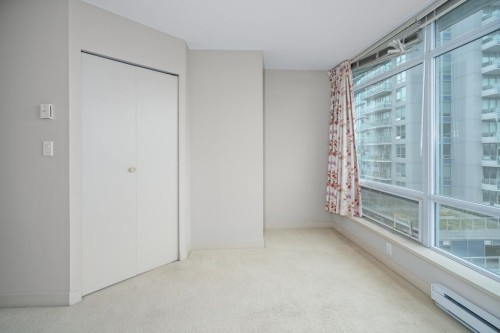 901-8288 Lansdowne Road, Richmond, BC 