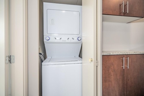 901-8288 Lansdowne Road, Richmond, BC 