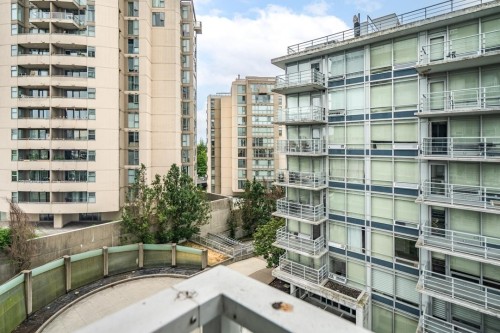 901-8288 Lansdowne Road, Richmond, BC 