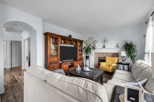 1601 Pinetree Way, Coquitlam, BC 