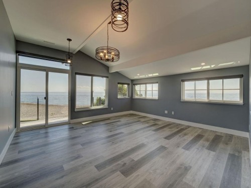 3177 Beach Avenue, Roberts Creek, BC 