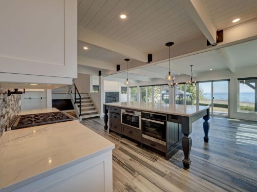 3177 Beach Avenue, Roberts Creek, BC 