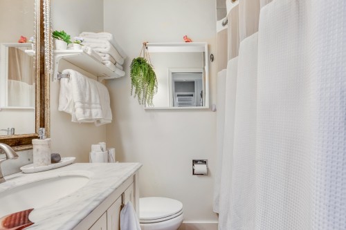 2814 3Rd Avenue W, Vancouver, BC 