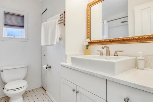 2814 3Rd Avenue W, Vancouver, BC 