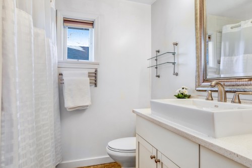 2814 3Rd Avenue W, Vancouver, BC 