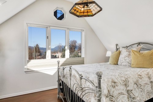 2814 3Rd Avenue W, Vancouver, BC 