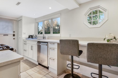 2814 3Rd Avenue W, Vancouver, BC 