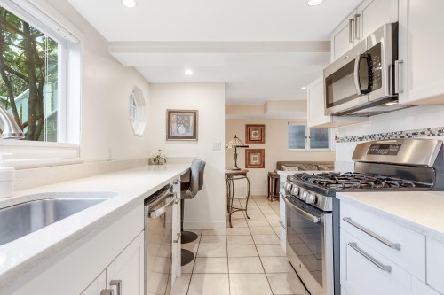 2814 3Rd Avenue W, Vancouver, BC 