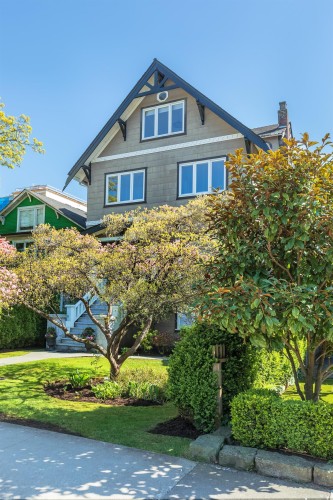 2814 3Rd Avenue W, Vancouver, BC 