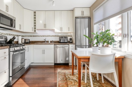 2814 3Rd Avenue W, Vancouver, BC 