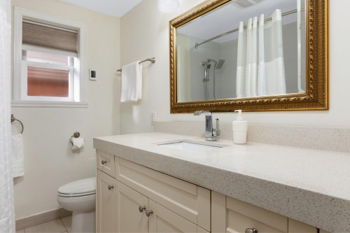 2814 3Rd Avenue W, Vancouver, BC 