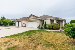 22081 124 Avenue  Maple Ridge, BC V2X 4J1