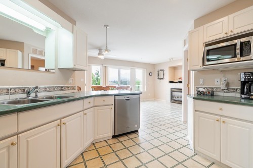 22081 124 Avenue, Maple Ridge, BC 