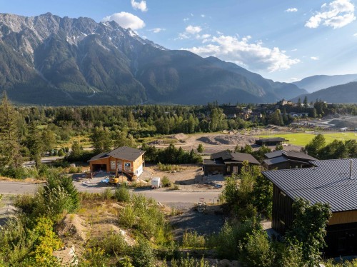 7634 Seven O'Clock Drive, Pemberton, BC 