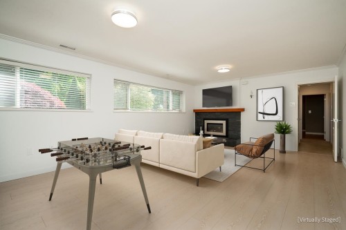 1358 14Th Street E, North Vancouver, BC 