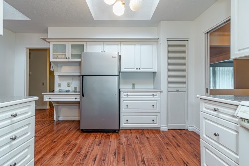 5725 Cranley Drive, West Vancouver, BC 