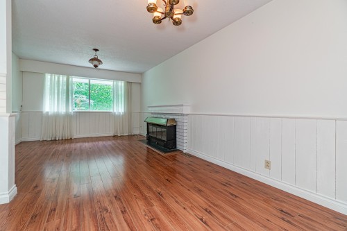 5725 Cranley Drive, West Vancouver, BC 