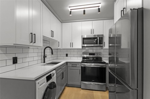 201-1948 Coquitlam Avenue  Port Coquitlam, BC V3B 1J3