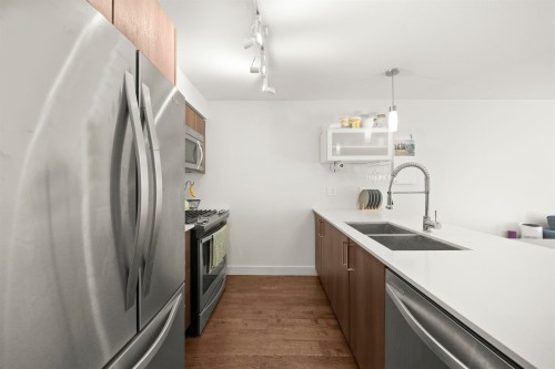 218-7058 14Th Avenue, Burnaby, BC 