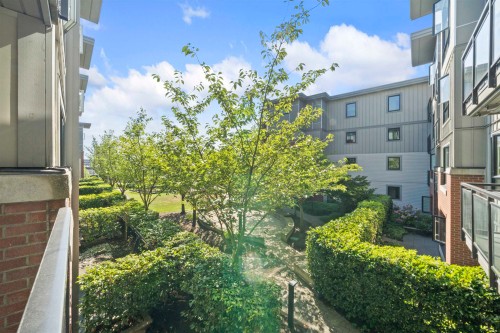 218-7058 14Th Avenue, Burnaby, BC 