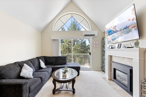 303-11601 227 Street  Maple Ridge, BC V2X 0J7