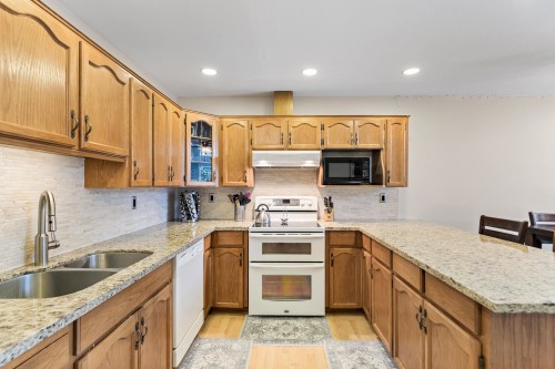 303-11601 227 Street, Maple Ridge, BC 