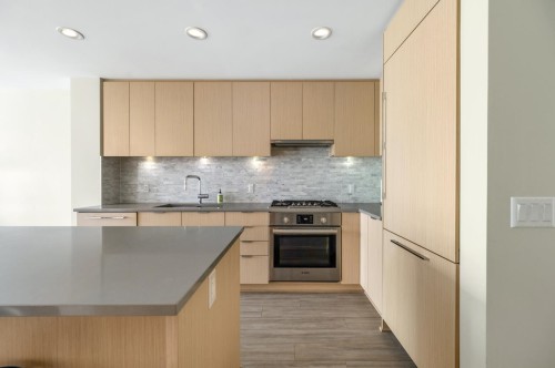 220-9233 Odlin Road, Richmond, BC 