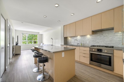 220-9233 Odlin Road, Richmond, BC 