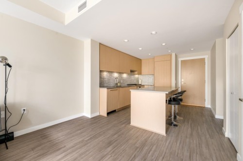 220-9233 Odlin Road, Richmond, BC 