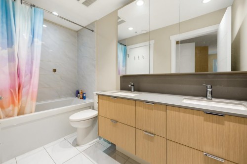 220-9233 Odlin Road, Richmond, BC 