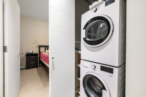 220-9233 Odlin Road, Richmond, BC 