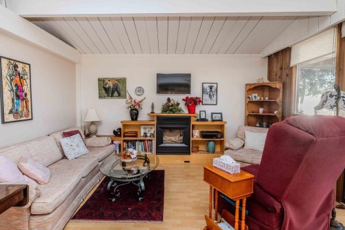 1618 Ocean Beach Esplanade, Gibsons, BC 