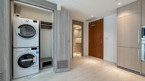 886-8671 Hazelbridge Way, Richmond, BC 