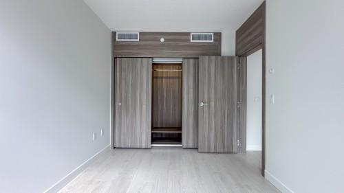 886-8671 Hazelbridge Way, Richmond, BC 