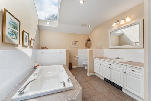 5207 Aspen Drive, West Vancouver, BC 