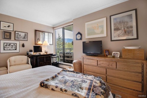 903-1745 Esquimalt Avenue, West Vancouver, BC 